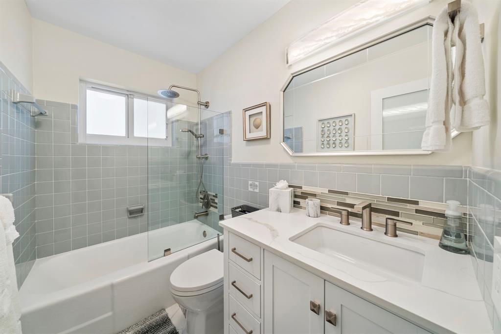 4804-4806 Northeast 21st Avenue Fort Lauderdale, FL 33308 - Photo 7 of 31 a bathroom with a sink a toilet and a bathtub