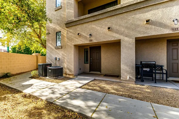 $2,295 | 2315 North 52nd Street, Unit 110, Phoenix, AZ 85008