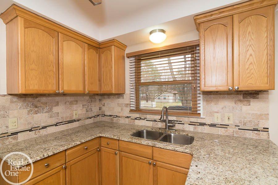 291 Maplehill Road Rochester Hills, MI 48306 - Photo 5 of 18