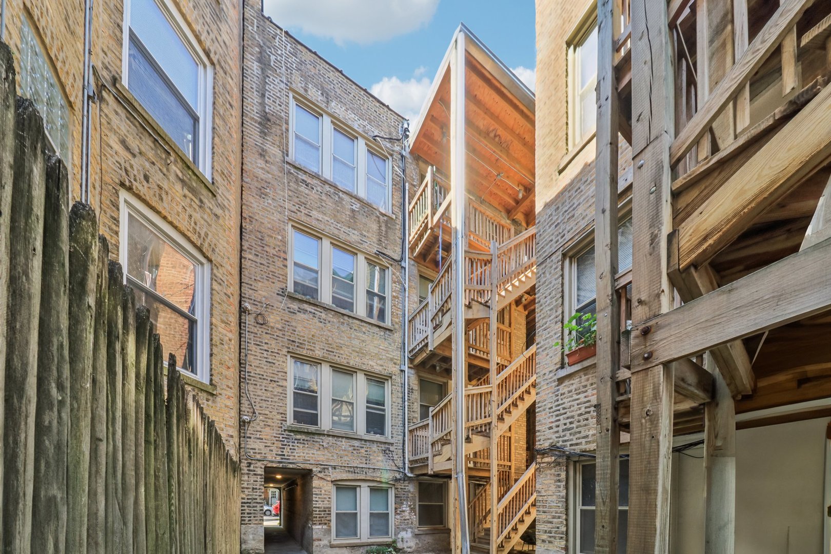 5621 North Spaulding Avenue, Unit 3S Chicago, IL 60659 - Photo 25 of 28 a view of a building next to a building