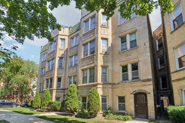 $169,000 | 5621 North Spaulding Avenue, Unit 3S, Chicago, IL 60659