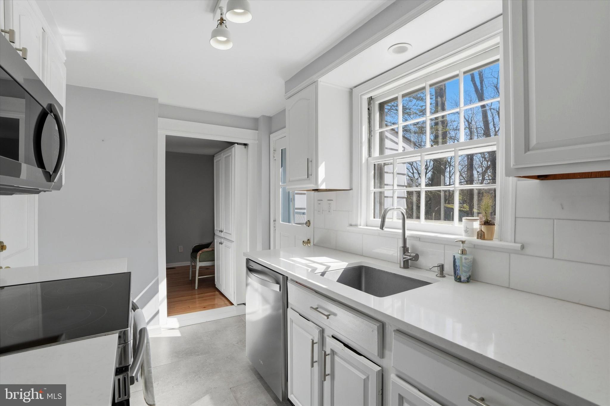 514 Kingston Road Oreland, PA 19075 - Photo 11 of 45