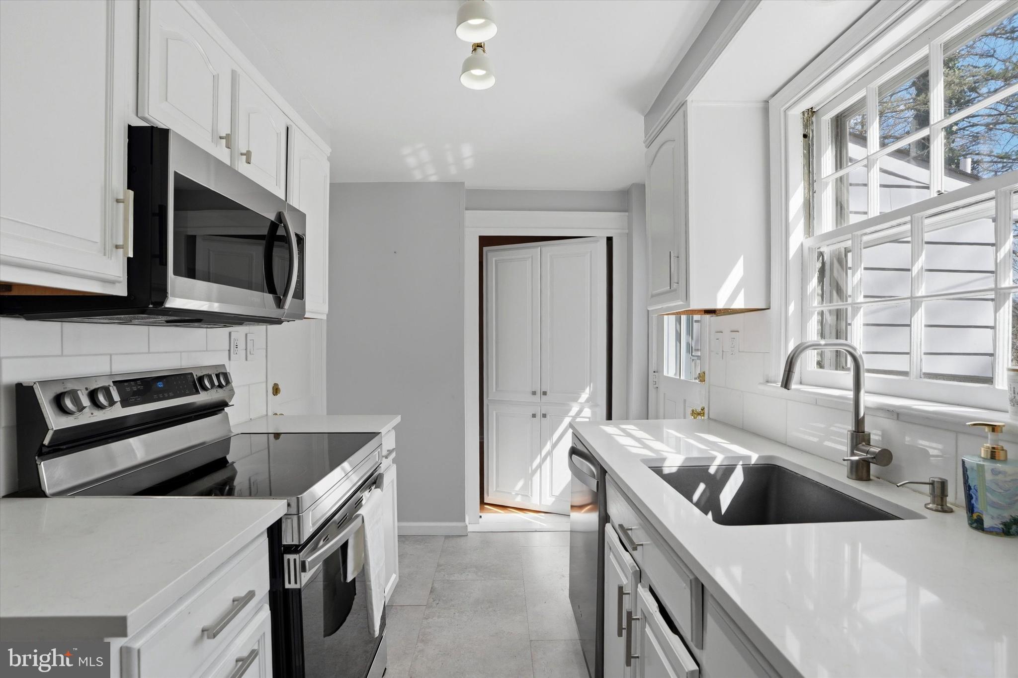 514 Kingston Road Oreland, PA 19075 - Photo 12 of 45