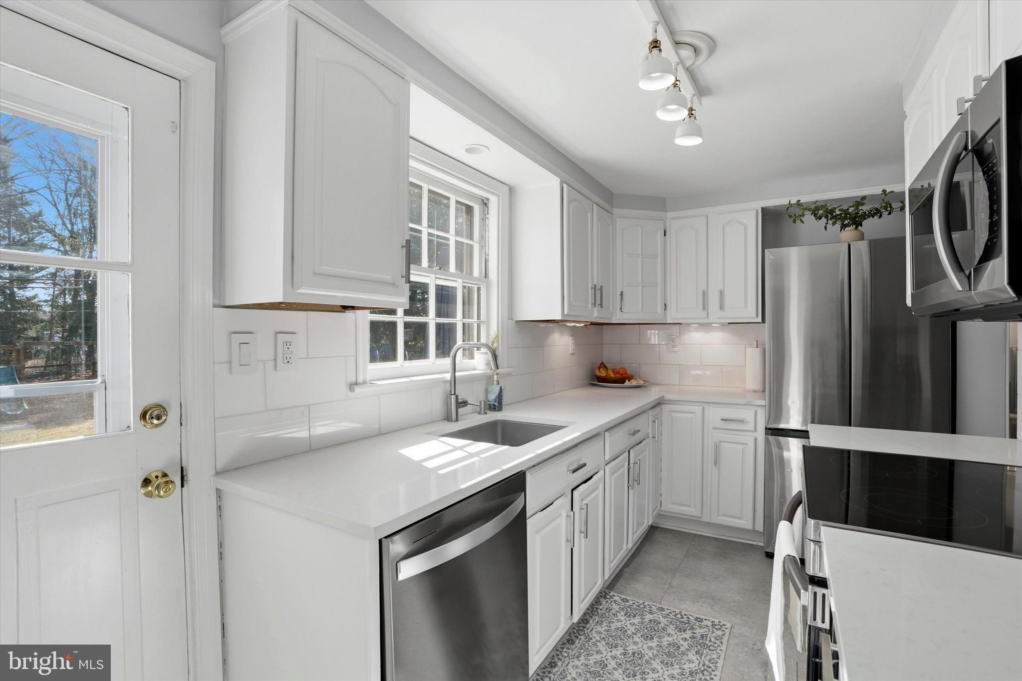 514 Kingston Road Oreland, PA 19075 - Photo 14 of 45