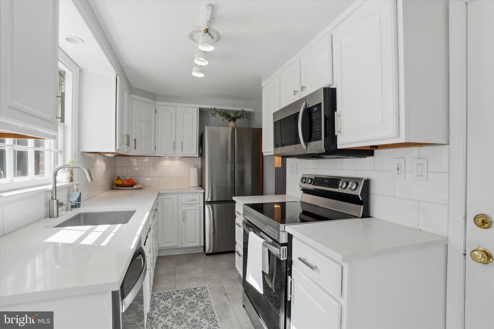 514 Kingston Road Oreland, PA 19075 - Photo 15 of 45