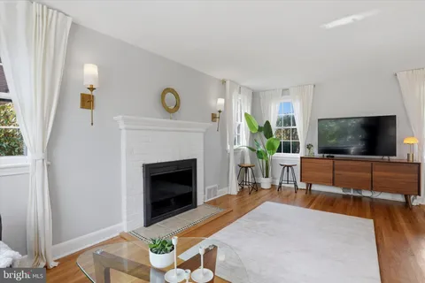 $549,900 | 514 Kingston Road, Oreland, PA 19075