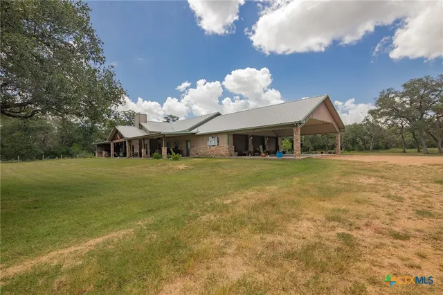 $2,880,000 | 19449-19587 Fm 530, Hallettsville, TX 77964