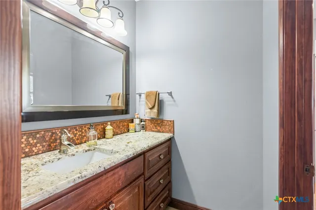 $2,880,000 | 19449-19587 Fm 530, Hallettsville, TX 77964