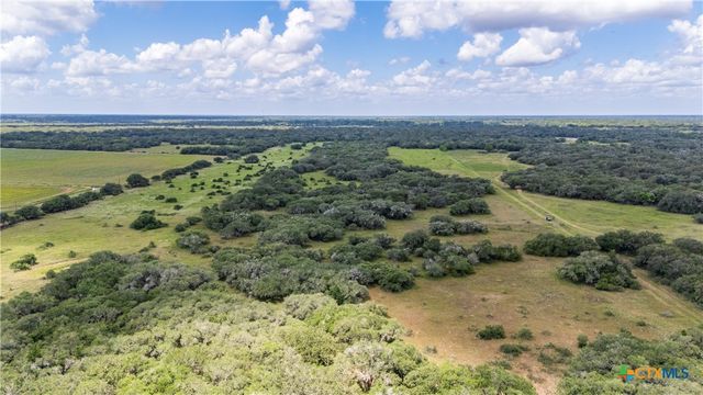 $3,250,000 | 19449-19587 Fm 530, Hallettsville, TX 77964