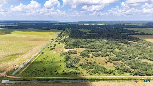 $3,250,000 | 19449-19587 Fm 530, Hallettsville, TX 77964