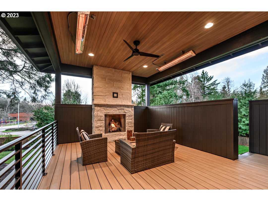 2121 Wembley Park Road Lake Oswego, OR 97034 - Photo 27 of 32 Covered Porch