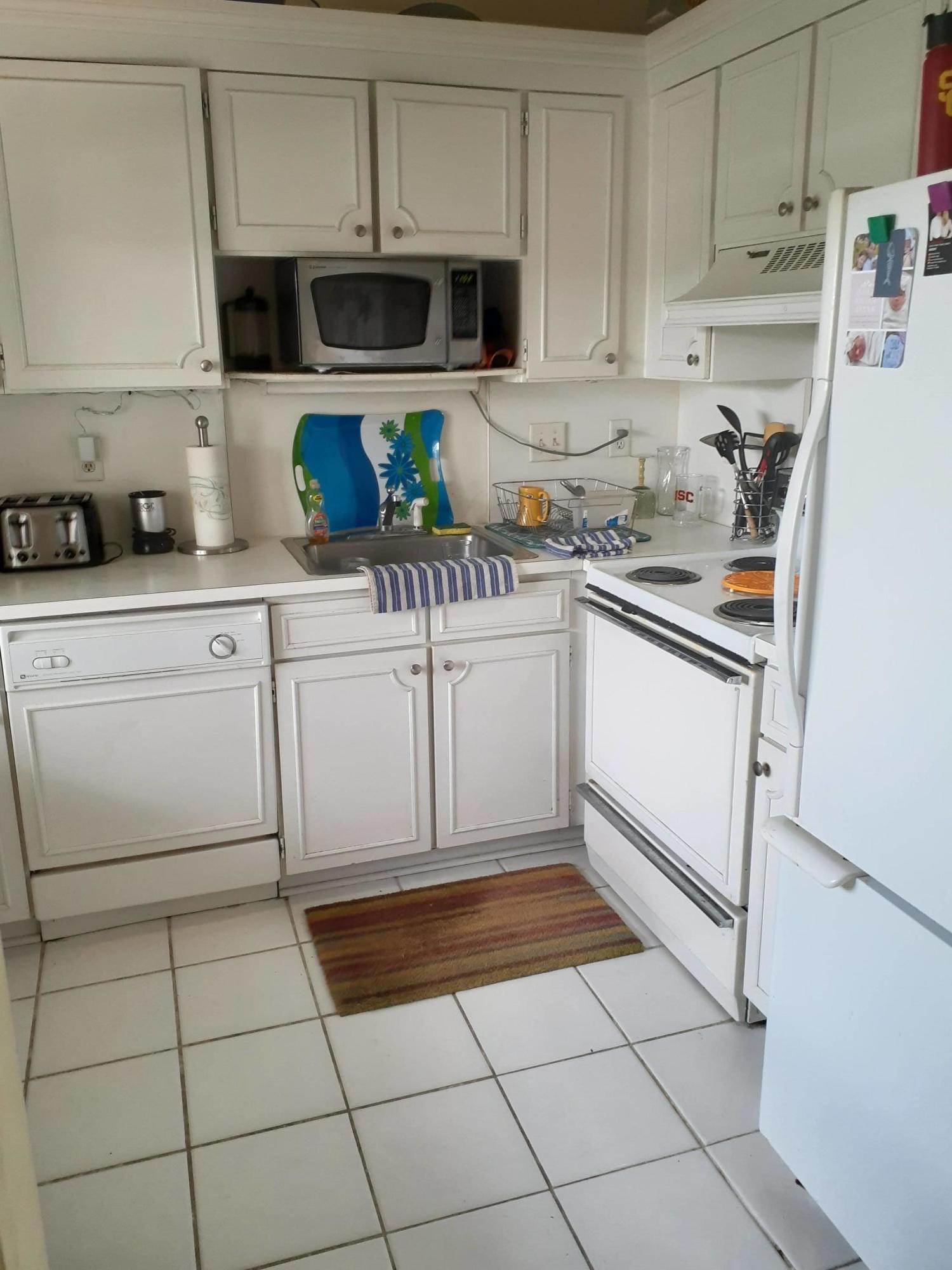 800 Northwest Fork Road, Unit 89 Stuart, FL 34994 - Photo 3 of 9 800PLACEKITCHEN