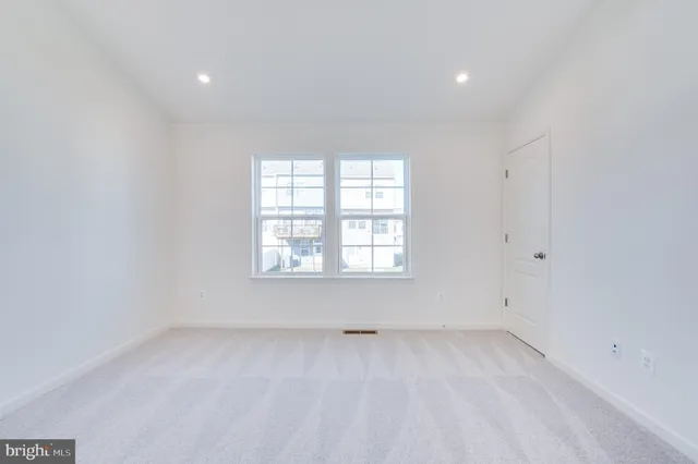 $2,050 | 115 Tuxford Road, Falling Waters, WV 25419