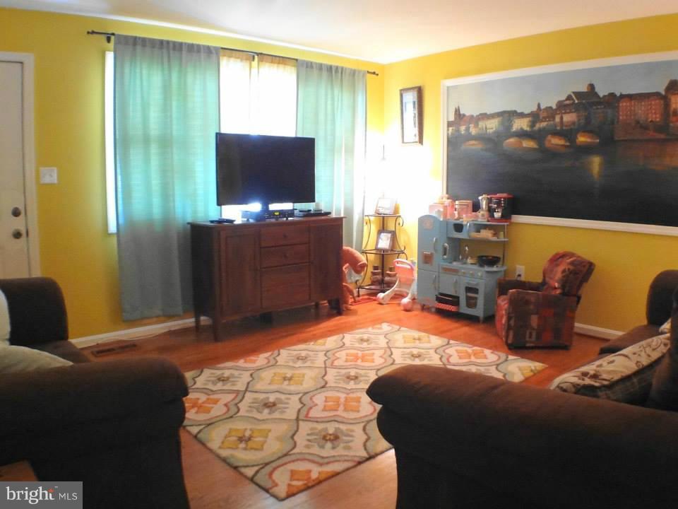 316 Brock Bridge Road Laurel, MD 20724 - Photo 2 of 30 Living Room