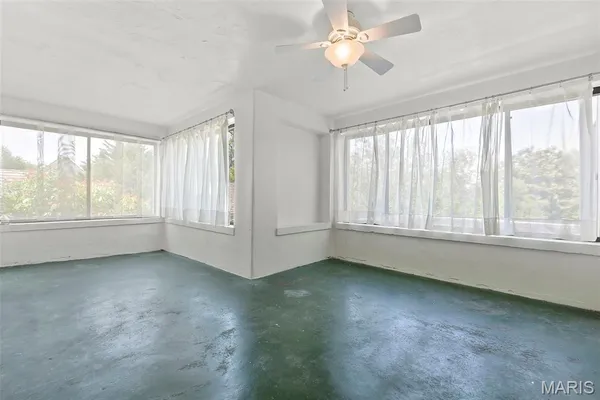 $325,000 | 910 State Hwy U, Caruthersville, MO 63830