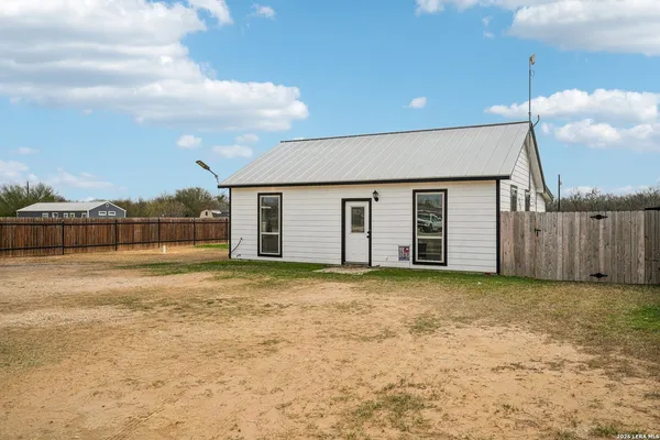 $214,999 | 325 Las Palomas Drive, Lytle, TX 78052