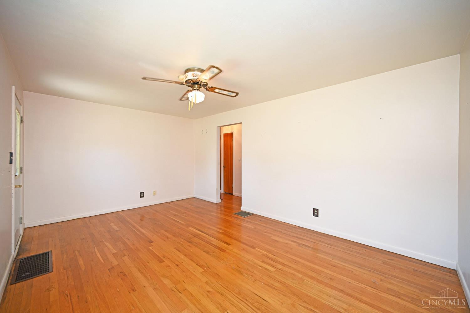 1135 Fuhrman Road Reading, OH 45215 - Photo 5 of 41 Gallery Image 5