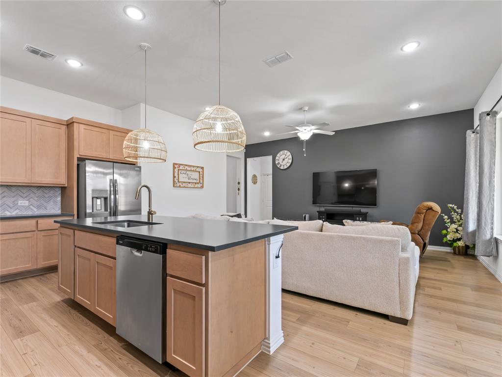 720 Colgate Circle Princeton, TX 75407 - Photo 4 of 29