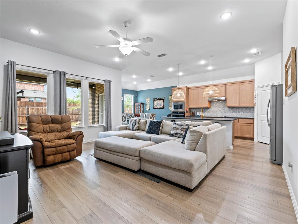 720 Colgate Circle Princeton, TX 75407 - Photo 7 of 29