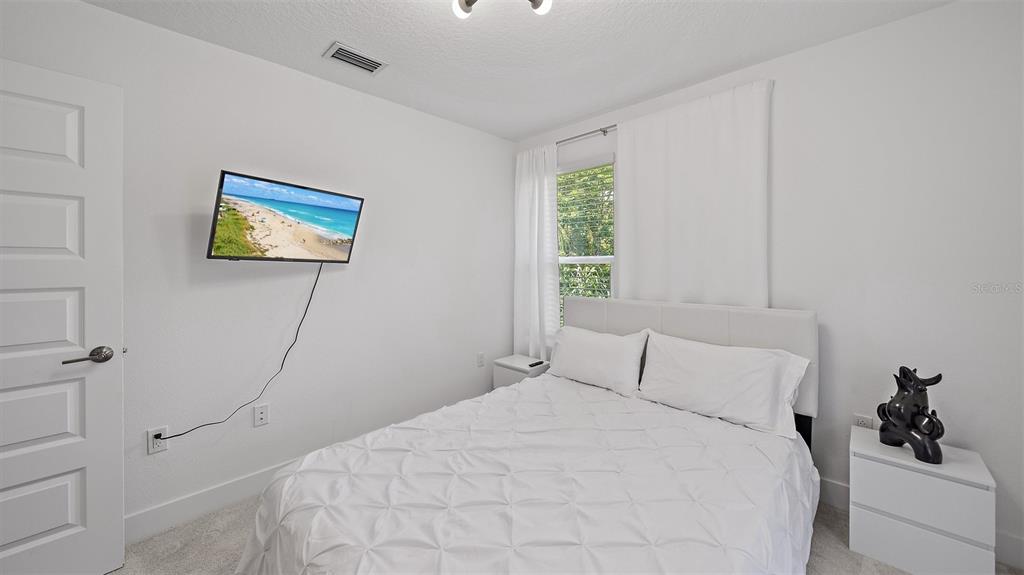 2587 Temple Street Sarasota, FL 34239 - Photo 35 of 54 a bedroom with a bed and a painting on the wall