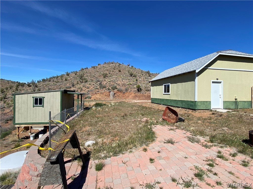 9095 Elliott Ridge Road Kingman, AZ 86401 - Photo 24 of 54 a view of a house with backyard
