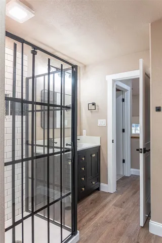 $465,000 | 124 Hickory Village Mills, Village Mills, TX 77663