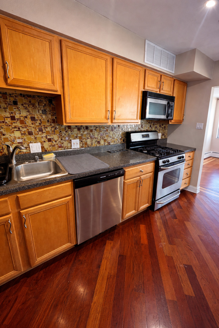 8809 West Golf Road, Unit 11F Niles, IL 60714 - Photo 4 of 9