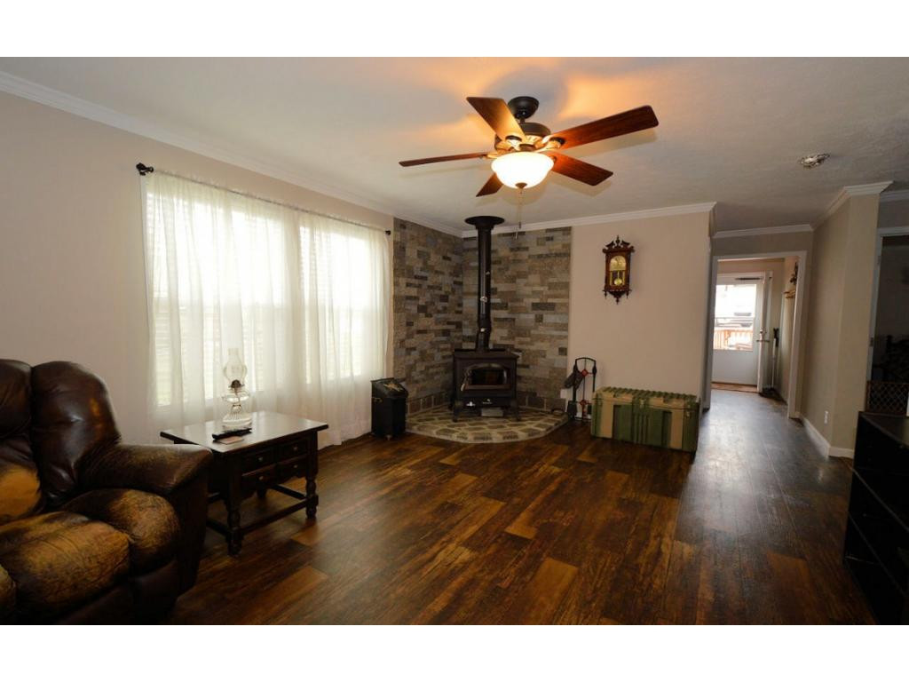 330 Mae McKee Road Chuckey, TN 37641 - Photo 3 of 20 Family room