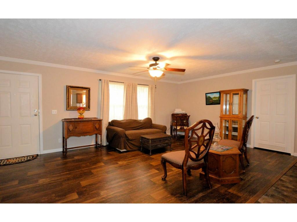 330 Mae McKee Road Chuckey, TN 37641 - Photo 8 of 20 Living Room