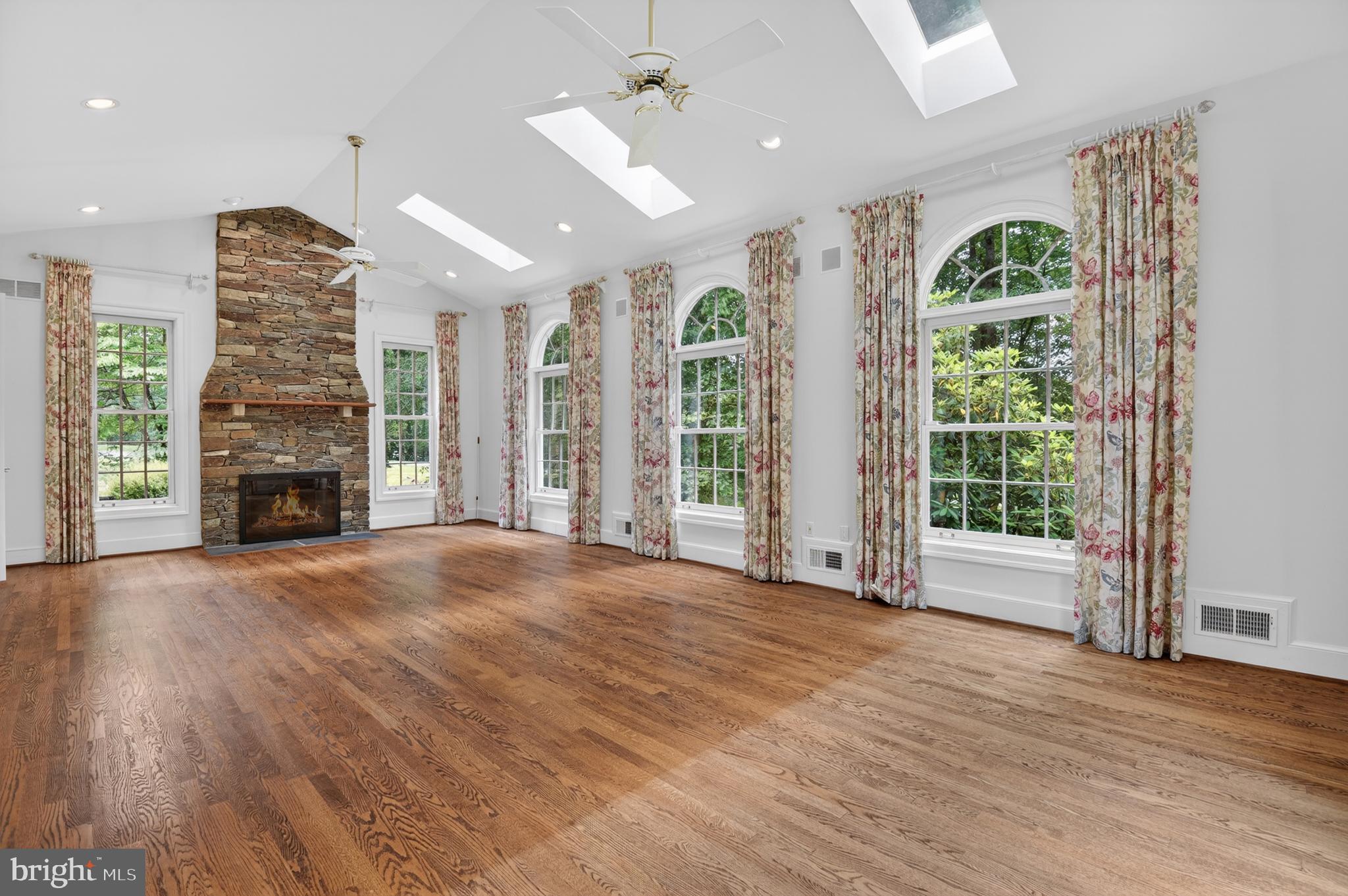 11300 Tara Road Potomac, MD 20854 - Photo 15 of 68 Gallery Image 15