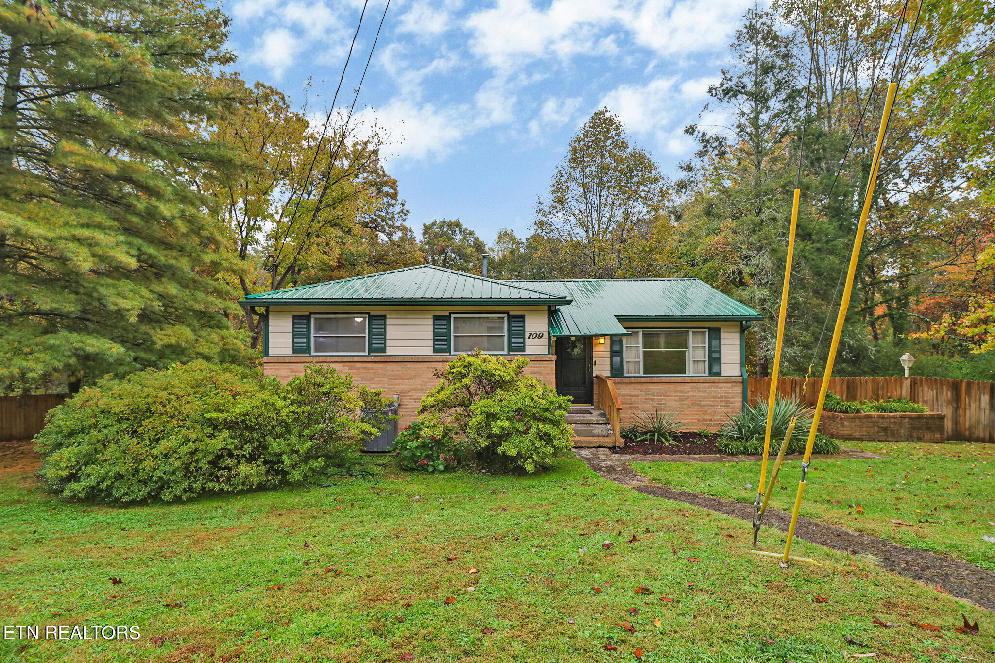 109 Wakefield Road Oak Ridge, TN 37830 - Photo 2 of 35 W-front