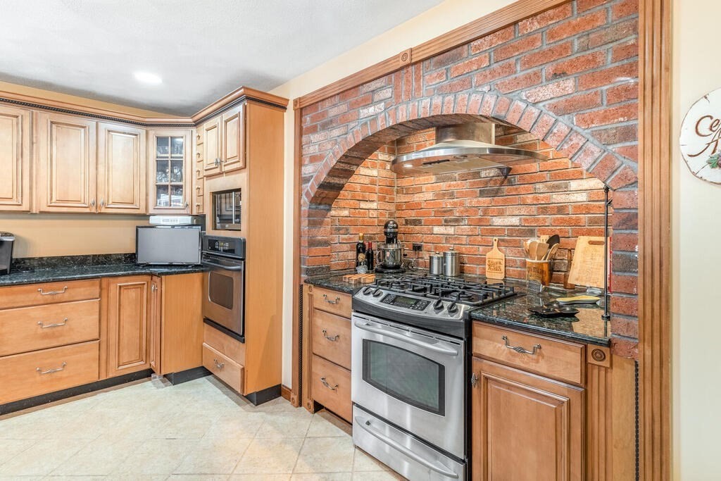 30 Coolidge Road Lynn, MA 01902 - Photo 4 of 34 Gallery Image 4