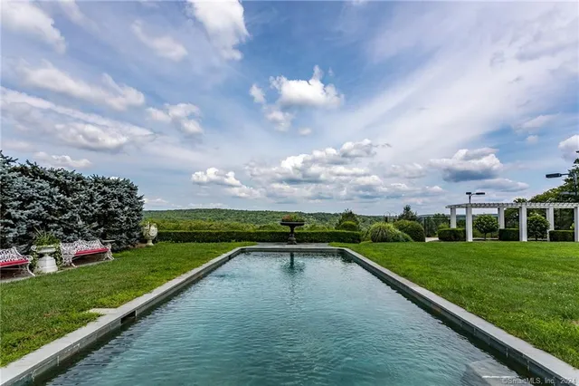 a view of a garden with lawn chairs