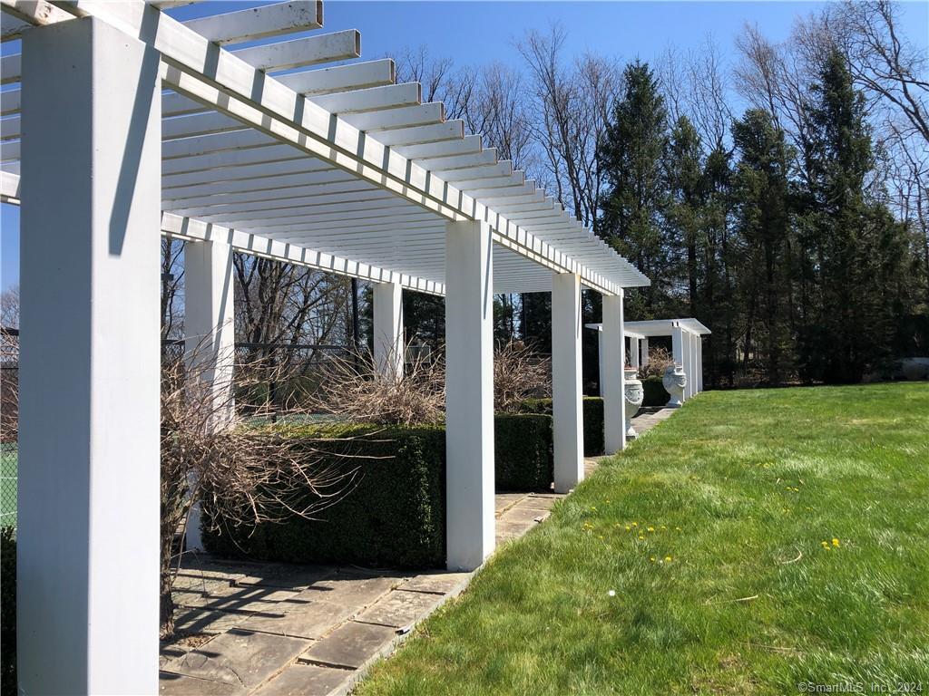 28 Leavenworth Road Woodbury, CT 06798 - Photo 36 of 37 a view of a house and a yard