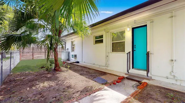 $1,650 | 2499 Southwest 27th Street, Unit 5, Miami, FL 33133