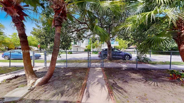$1,650 | 2499 Southwest 27th Street, Unit 5, Miami, FL 33133