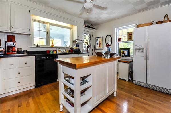 119 Maple Street Sherborn, MA 01770 - Photo 4 of 14 Gallery Image 4