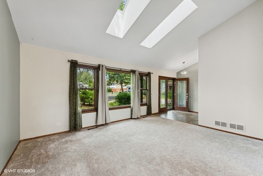 2351 Federal Circle Lindenhurst, IL 60046 - Photo 5 of 19