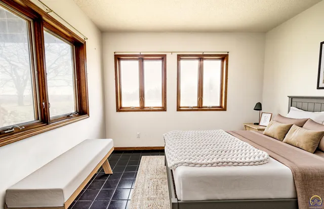 $1,100,000 | 27125 Doyle Creek Road, St. Marys, KS 66536