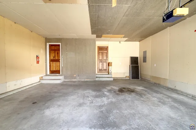 $1,100,000 | 27125 Doyle Creek Road, St. Marys, KS 66536