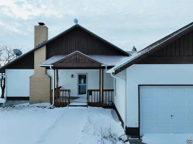 $1,100,000 | 27125 Doyle Creek Road, St. Marys, KS 66536