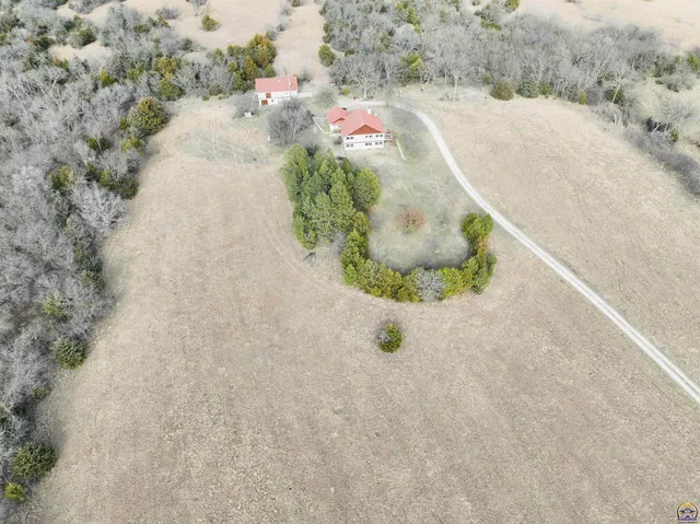 $1,100,000 | 27125 Doyle Creek Road, St. Marys, KS 66536