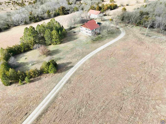 $1,100,000 | 27125 Doyle Creek Road, St. Marys, KS 66536
