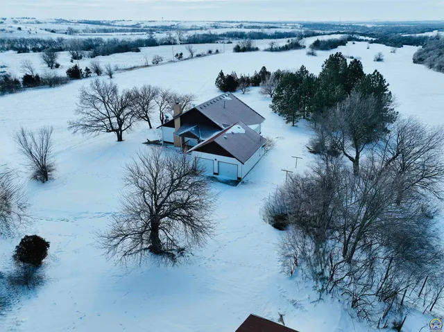 $1,100,000 | 27125 Doyle Creek Road, St. Marys, KS 66536