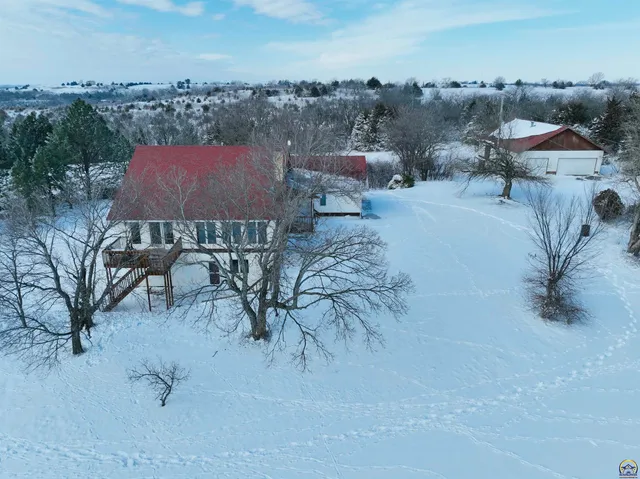 $1,100,000 | 27125 Doyle Creek Road, St. Marys, KS 66536