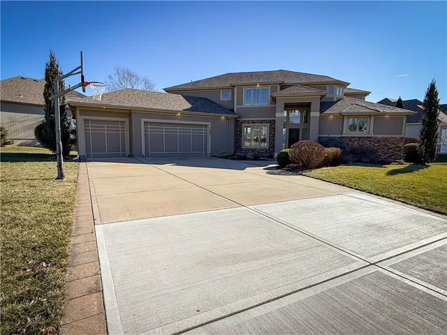 $975,000 | 1427 Young Circle, Raymore, MO 64083