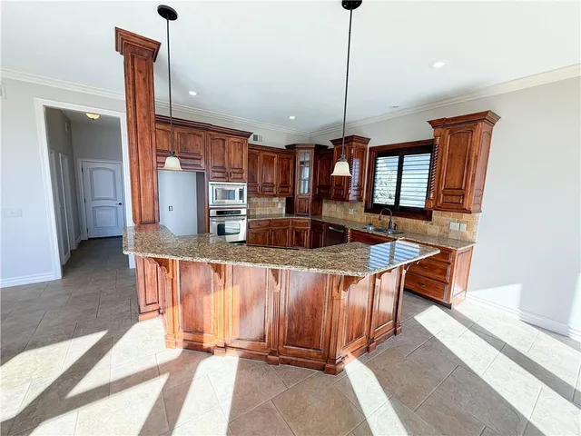 $975,000 | 1427 Young Circle, Raymore, MO 64083