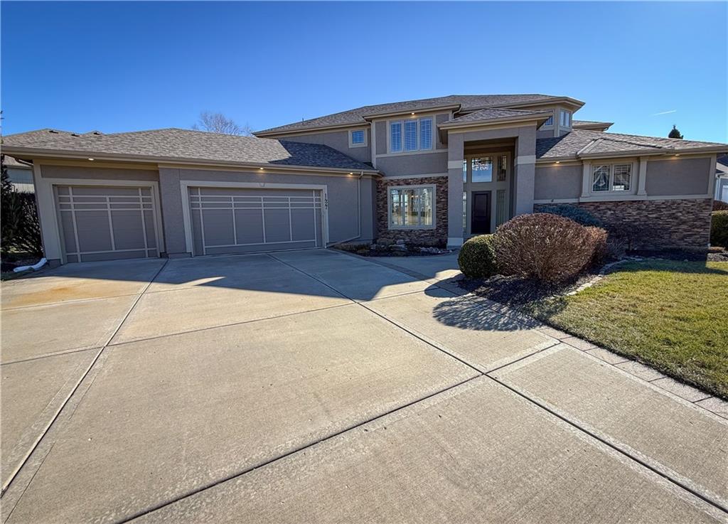 1427 Young Circle Raymore, MO 64083 - Photo 2 of 65