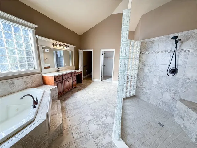 $975,000 | 1427 Young Circle, Raymore, MO 64083