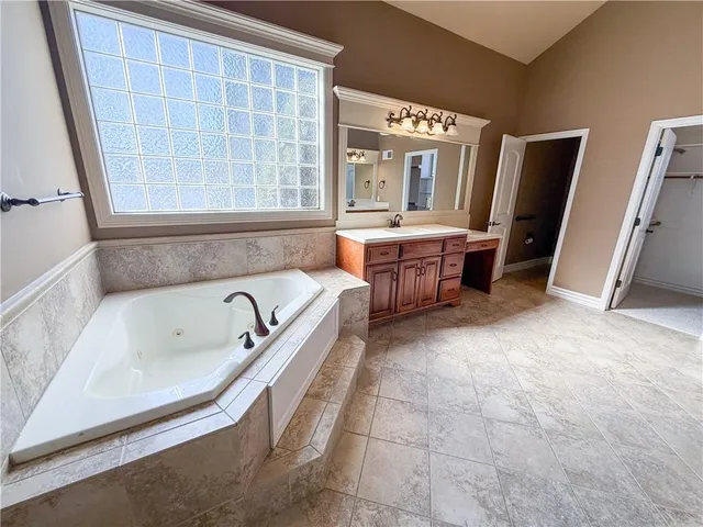 $975,000 | 1427 Young Circle, Raymore, MO 64083